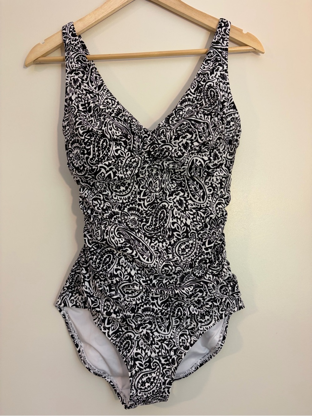 Lands’ End Women’s One-Piece Swimsuit Size Small NWT Black White Paisley UPF 50